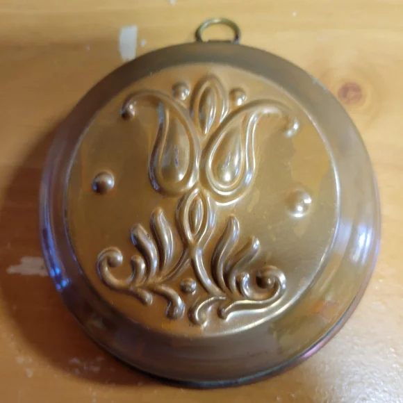 Vintage Floral Copper Mold - Picture 2 of 4